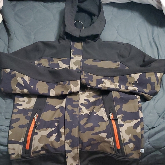 Magellan Outdoors Other - Magellan Outdoors Black and Camouflage Field Jacket